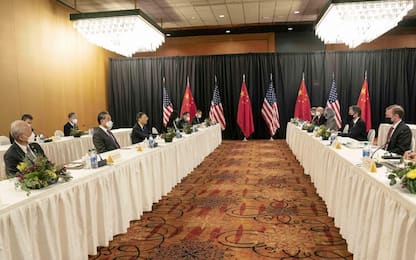 Usa-Cina, duro confronto e scambio di accuse nel vertice in Alaska