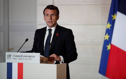 Covid, Macron: "A giorni nuove misure. Nessun mea culpa"