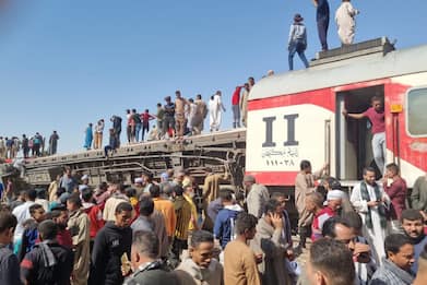 Incidente ferroviario in Egitto, scontro tra treni: morti e feriti