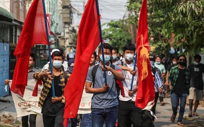 Myanmar, 800 vittime da inizio delle proteste