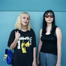 What She Said, essere una donna adolescente. Foto di Deanna Templeton