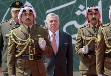 Jordan's King Abdullah II reviews a Honor Guard during a ceremony held in Amman on May 25, 2019, to celebrate the country's 73th Independence Day. (Photo by Khalil MAZRAAWI / AFP)        (Photo credit should read KHALIL MAZRAAWI/AFP via Getty Images)