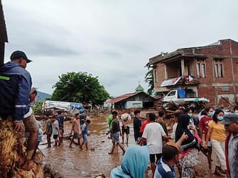 epa09116321 A handout photo made available by East Adonara Police station shows people gathering after a flash flood hit their village in Adonara, East Flores, Indonesia, 04 April 2021 (issued 05 April 2021). According to the Indonesian National Board for Disaster Management (BNPB), more than 50 people were killed and some others missing after flash floods in several areas in East Nusa Tenggara province.  EPA/EAST ADONARA POLICE STATION / HA  HANDOUT EDITORIAL USE ONLY/NO SALES