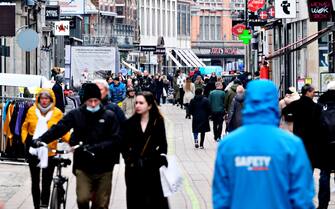 People are pictured in the center of Copenhagen, on March 1, 2021 as stores reopen after several months of closing, amid the ongoing coronavirus Covid-19 pandemic. (Photo by Philip Davali / Ritzau Scanpix / AFP) / Denmark OUT (Photo by PHILIP DAVALI/Ritzau Scanpix/AFP via Getty Images)