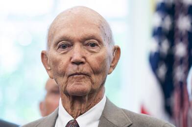 Morto Michael Collins, uno dei tre astronauti dell'Apollo 11