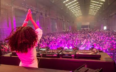 Covid, esperimento a Liverpool: 3mila persone in discoteca. FOTO