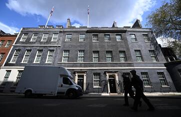 Brexit, il governo Johnson lancia il sistema di immigrazione "a punti"