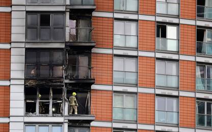 Londra, spento l'incendio divampato in un palazzo nel quartiere Poplar