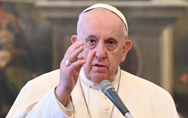 A handout picture provided by the Vatican Media shows Pope Francis, during his weekly general audience at Biblioteca del Palazzo Apostolico in Vatican City, 05 May 2021.
ANSA/VATICAN MEDIA EDITORIAL USE ONLY NO SALES