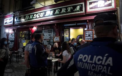 Spagna, picco contagi tra under 30: Catalogna chiude locali notturni