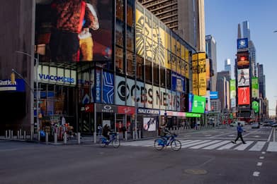 New York, spari a Times Square: ferite una donna e una bambina
