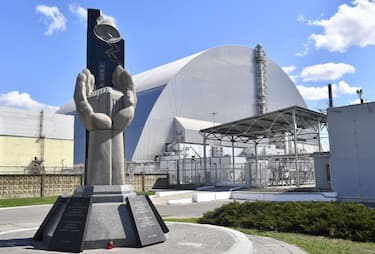 A general view shows the monument in "memory of the victims of the Chernobyl nuclear disaster" in front of Chernobyl's New 108 metres (355 feet) Safe Confinement covering the 4th block (reactor 4) of Chernobyl Nuclear power plant on April 23, 2018. - Ukraine on April 26, 2018 will mark the 32nd anniversary of the Chernobyl disaster which was the world's worst nuclear accident. (Photo by Sergei SUPINSKY / AFP)        (Photo credit should read SERGEI SUPINSKY/AFP via Getty Images)