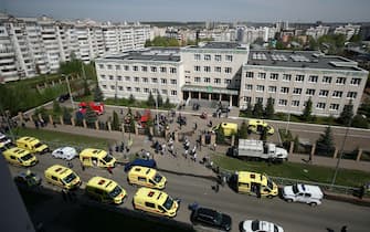 33308507 KAZAN, RUSSIA – MAY 11, 2021: Ambulances and police cars at school No 175 where two attackers opened fire; at least one teacher and eight students are reported dead. Yegor Aleyev/TASS/Sipa USA