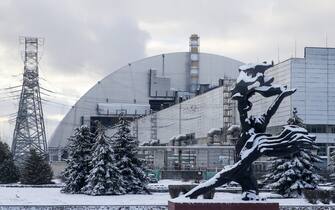 epa05652298 The new protective shelter over the remains of the nuclear reactor Unit 4 is unveiled, at Chernobyl nuclear power plant, in Chernobyl, Ukraine, 29 November 2016. The new mobile structure will secure the affected fourth reactor. The shelter is over 105 metres tall and weighs 36,000 tons. The explosion of Unit 4 of the Chernobyl nuclear power plant in the early hours of 26 April 1986 is still regarded the biggest accident in the history of nuclear power generation.  EPA/SERGEY DOLZHENKO