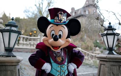 Covid Usa, Topolino può abbracciare di nuovo i visitatori parco Disney