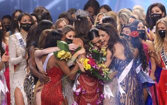 HOLLYWOOD, FLORIDA - MAY 16: Miss Mexico Andrea Meza is crowned Miss Universe 2021 onstage at the Miss Universe 2021 Pageant at Seminole Hard Rock Hotel & Casino on May 16, 2021 in Hollywood, Florida. (Photo by Rodrigo Varela/Getty Images)