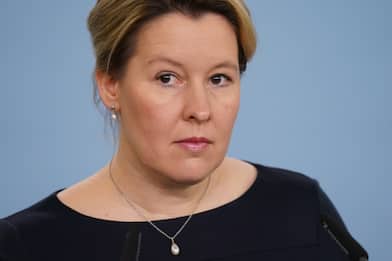 Germania, la ministra della Famiglia si dimette per plagio della tesi