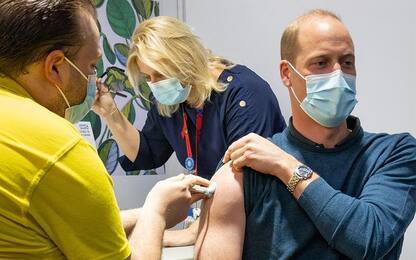 Il principe William riceve la prima dose di vaccino anti-Covid