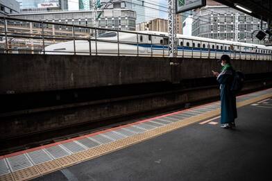 Giappone, treno arriva con 1 minuto ritardo. Scatta l'inchiesta