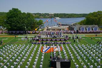 Joe Biden incontra i laureati della Coast Guard Academy