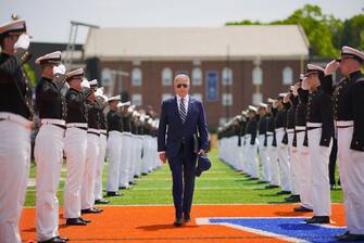 Joe Biden incontra i laureati della Coast Guard Academy