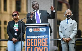 epa09224567 Attorney Ben Crump (C) speaks to hundreds of supporters as he shares the stage with the Rev. Al Sharpton (R) and Bridgett Floyd (L), sister of George Floyd, at a rally in Minneapolis, Minnesota, USA, 23 May 2021. The rally is  part of several days of events to commemorate the anniversary of George Floyd's death which sparked the Black Lives Matter movement around the world.  EPA/CRAIG LASSIG