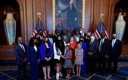 George Floyd, a un anno dalla morte famiglia incontra Biden e Pelosi