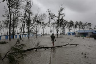epa09228391 High tide at a coastal area as Cyclone Yaas makes landfall in Digha, near the Bay of Bengal, south of Kolkata, India, 26 May 2021. The Odisha and Bengal governments started the evacuation of at-risk areas, as Cyclone Yaas hits the eastern coast of India.  EPA/PIYAL ADHIKARY