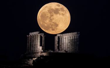 Torna la Superluna, doppio spettacolo con l'eclissi totale. FOTO