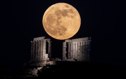 Torna la Superluna, doppio spettacolo con l'eclissi totale. FOTO