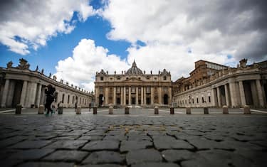 A view of the deserted St Peter's square during Pope Francis's private Regina Coeli prayer due to the Coronavirus (COVID-19) pandemic emergency, at the Vatican, 05 April 2021. ANSA/ANGELO CARCONI
