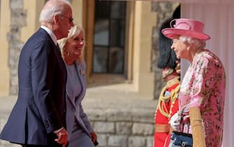 WINDSOR, ENGLAND - JUNE 13:  US President Joe Biden, First Lady Jill Biden and Queen Elizabeth II at Windsor Castle on June 13, 2021 in Windsor, England.  Queen Elizabeth II hosts US President, Joe Biden and First Lady Dr Jill Biden at Windsor Castle. The President arrived from Cornwall where he attended the G7 Leader's Summit and will travel on to Brussels for a meeting of NATO Allies and later in the week he will meet President of Russia, Vladimir Putin.  (Photo by Chris Jackson/Getty Images)