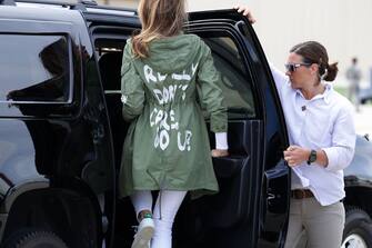 JOINT BASE ANDREWS, MD - JUNE 21:  U.S. first lady Melania Trump (C) climbs back into her motorcade after traveling to Texas to visit facilities that house and care for children taken from their parents at the U.S.-Mexico border June 21, 2018 at Joint Base Andrews, Maryland. The first lady is traveling to Texas to see first hand the condition and treatment that children taken from their families at the border were receiving from the federal government. Following public outcry and criticism from members of his own party, President Donald Trump signed an executive order Wednesday to stop the separation of migrant children from their families, a practice the administration employed to deter illegal immigration at the U.S.-Mexico border.  (Photo by Chip Somodevilla/Getty Images)