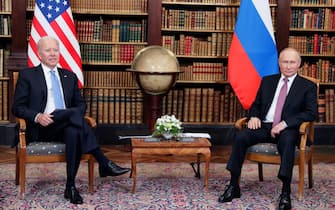 SWITZERLAND USA RUSSIA SUMMIT epa09275901 US President Joe Biden (L) and Russian President Vladimir Putin (R) during their meeting at the US - Russia summit at the Villa La Grange, in Geneva, Switzerland, 16 June 2021. US President Biden and Russian President Putin meet in Geneva on 16 June for face-to-face talks. EPA/MIKHAIL METZEL/SPUTNIK/KREMLIN POOL / POOL MANDATORY CREDIT