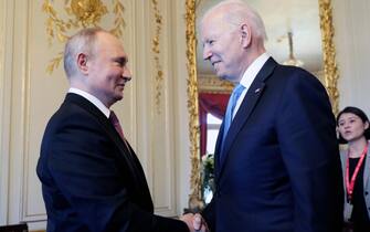 SWITZERLAND USA RUSSIA SUMMIT epa09275842 US President Joe Biden (R) and Russian President Vladimir Putin (L) shake hands during the US-Russia summit at the Villa La Grange, in Geneva, Switzerland, 16 June 2021. EPA/MIKHAIL METZEL/SPUTNIK/KREMLIN / POOL MANDATORY CREDIT