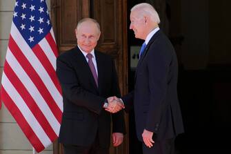 SWITZERLAND USA RUSSIA SUMMIT epa09275809 US President Joe Biden (R) and Russian President Vladimir Putin (L) shake hands during the US-Russia summit at the Villa La Grange, in Geneva, Switzerland, 16 June 2021. EPA/ALEXANDER ZEMLIANICHENKO / POOL