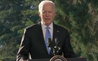 Vladimir Putin saluta Joe Biden Vladimir Putin e Joe Biden