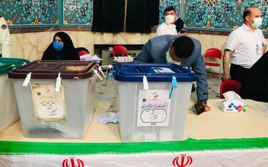 TEHRAN, IRAN - JUNE 18: Iranian voters cast their ballots in city of Rey in the Iran's 13th presidential election, in Tehran, Iran on June 18, 2021. (Photo by Muhammet Kursun/Anadolu Agency via Getty Images)