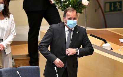 Svezia, sfiduciato il premier Lofven: è la prima volta che succede 