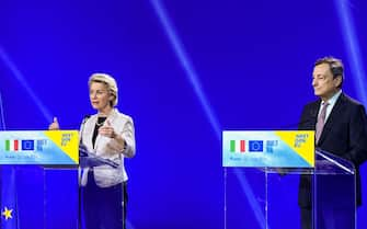 European Commission President, Ursula von der Leyen (L) and Italy's Prime Minister, Mario Draghi speak during a joint press conference on June 22, 2021 at Rome's Cinecitta cinema studio, following their meeting as part of Leyen's tour of Europe to launch Covid-19 recovery plans. (Photo by Alberto PIZZOLI / AFP) (Photo by ALBERTO PIZZOLI/AFP via Getty Images)