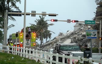 epa09298888 Miami-Dade Rescue team is searching in the partial collapse of a 12-story condominium building in Surfside, Florida, USA, 24 June 2021. Miami-Dade Fire Rescue officials said more than 80 units responded to the collapse at the condominium building near 88th Street and Collins Avenue just north of Miami Beach around 2 a.m. Surfside Mayor Charles W. Burkett  said during a press conference that one person has died, and at least 10 others were injured in the accident.  EPA/CRISTOBAL HERRERA-ULASHKEVICH