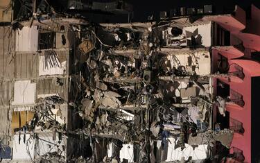 Miami, crolla palazzo di 12 piani: almeno una vittima. FOTO
