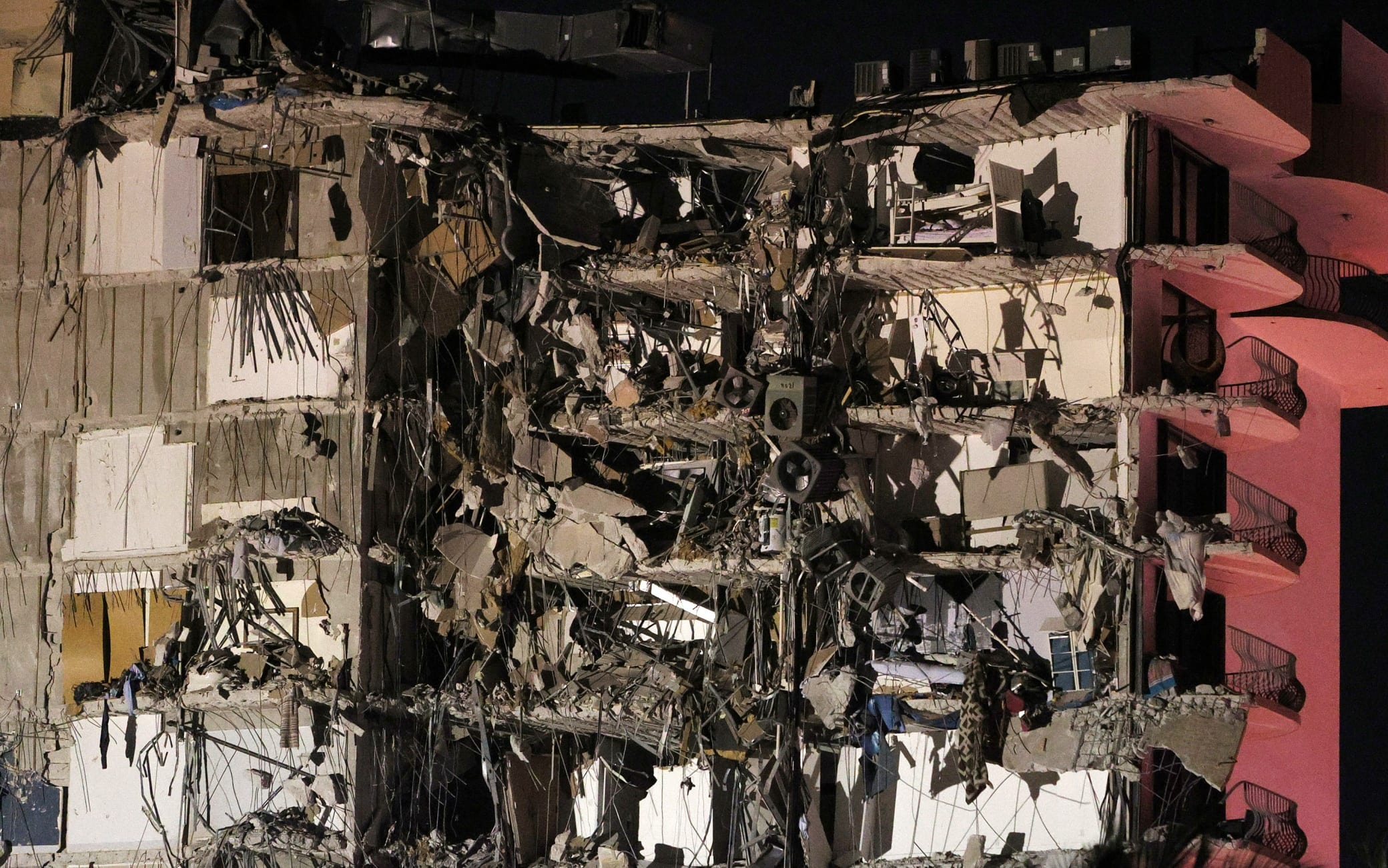 Palazzo di 12 piani crollato a Miami, le immagini. FOTO ...