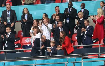 Euro 2020, Baby George a Wembley per tifare l'Inghilterra. LE FOTO