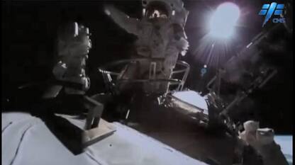 Passeggiata spaziale per due astronauti cinesi: "E' bello qui fuori!"