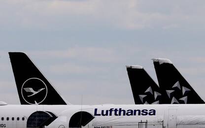 Lufthansa cancella il saluto "signore e signori": non è inclusivo