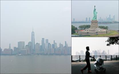 Vasti incendi negli Usa, il fumo avvolge lo skyline di New York. FOTO