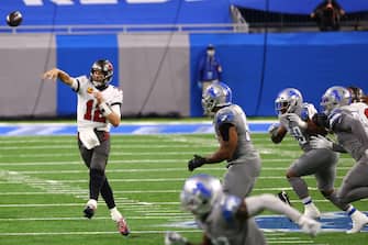 DETROIT, MICHIGAN - DECEMBER 26: Tom Brady #12 of the Tampa Bay Buccaneers throws the ball during the second quarter of a game against the Detroit Lions at Ford Field on December 26, 2020 in Detroit, Michigan. (Photo by Rey Del Rio/Getty Images)