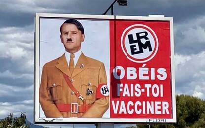 Macron come Hitler, il presidente contro artista del poster no-vax