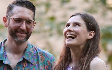 Amanda Knox annuncia: “Sono incinta”. Promette miniserie su gravidanza